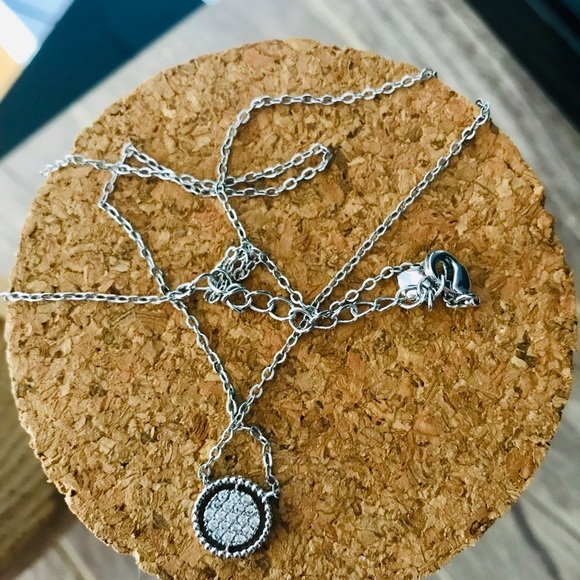 Round zirconia stone embellished pendant necklace - Picture 5 of 8